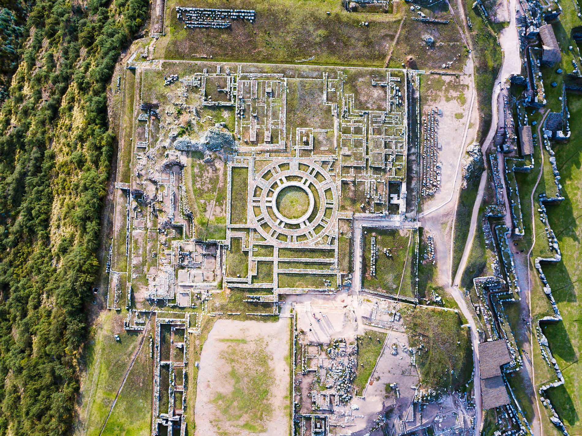 Sacsayhuamán y Qenqo en LAB Perú